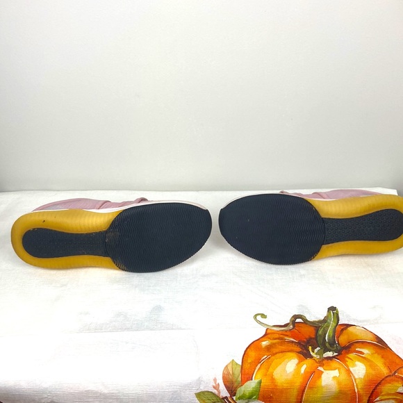 Oysho Sport Sneakers with Reflective Detail - Picture 8 of 10